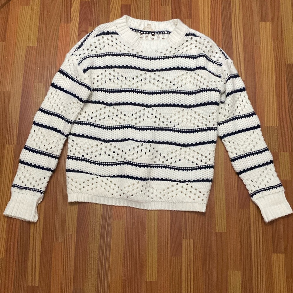 Small sweater with blue design